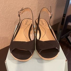 NWT Life Stride Espadrille Wedge Size 8